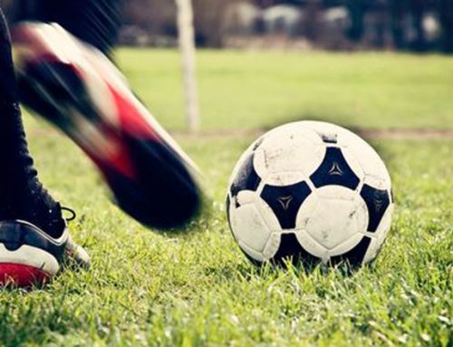 Οι παλαίμαχοι του ΑΟ Ζευγολατιού και οι Αστυνομικοί παίζουν ποδόσφαιρο για το «Χαμόγελο του Παιδιού»