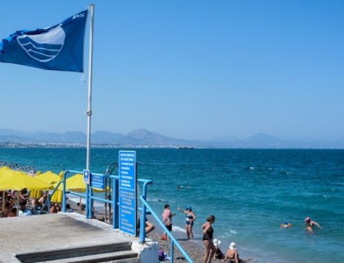 Τέσσερις Γαλάζιες Σημαίες θα κυματίζουν και φέτος στις παραλίες του Δήμου Λουτρακίου – Περαχώρας – Αγίων Θεοδώρων
