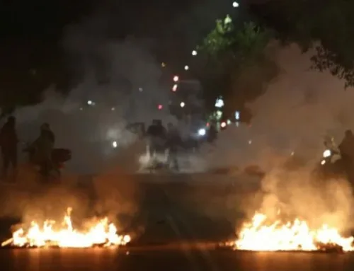 Πάτρα τώρα: Νέες ταραχές από Ρομά. Καίνε και σπάνε αυτοκίνητα ανενόχλητοι (video)
