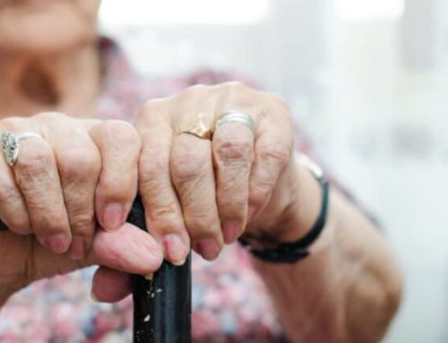 90χρονη υποφέρει στα χέρια γηροκόμου λίγες ημέρες πριν πεθάνει