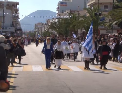 Συγκίνησαν νέοι και νέες με σύνδρομο Down στην παρέλαση της Κορίνθου