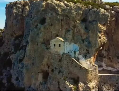 Το άγνωστο ημισπηλαιώδες εκκλησάκι και το κάστρο που επόπτευε Νεμέα και Βόχα