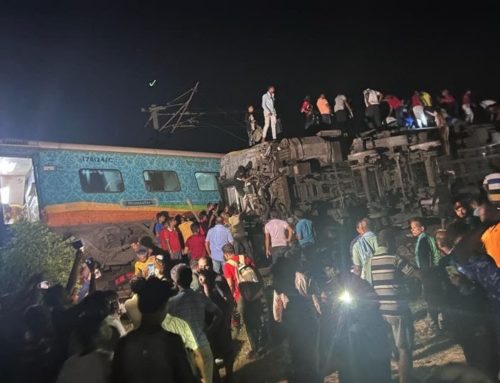 Ινδία: Σφοδρή σύγκρουση επιβατικής αμαξοστοιχίας με εμπορευματική – Τουλάχιστον 50 νεκροί και 300 τραυματίες
