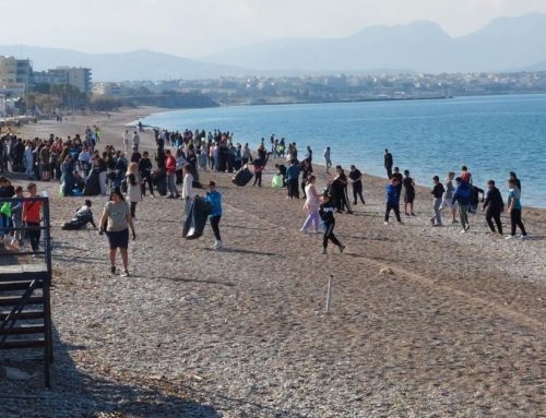 Εθελοντική δράση καθαρισμού της ακτής του Λουτρακίου από το Λιμεναρχείο Κορίνθου