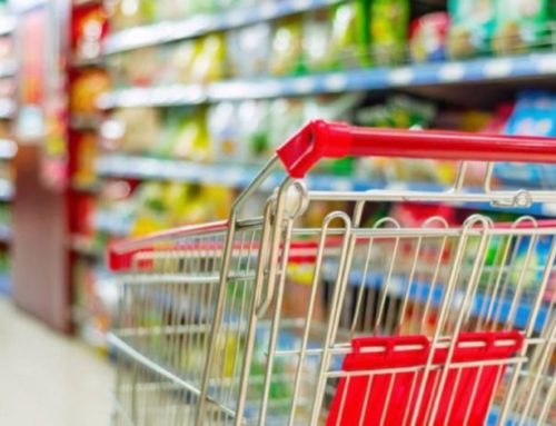Η πρώτη εταιρεία τροφίμων που βάζει πλάτη στην ακρίβεια