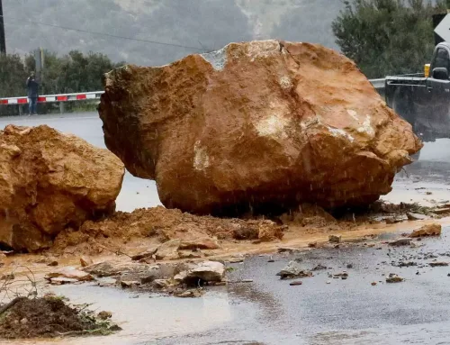 Έφτασε ο Elias-Αίγιο: Κατολίσθηση προκάλεσε προβλήματα στην εθνική οδό