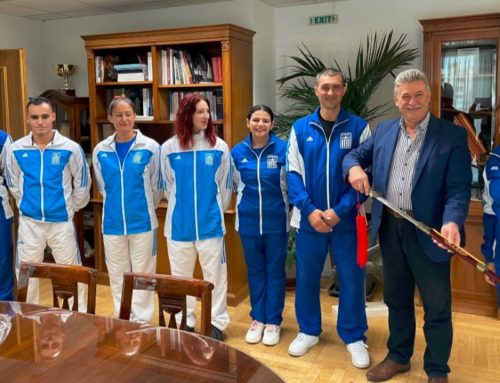 Οι Κορίνθιοι αθλητές την Εθνικής  Ομάδας Γου Σου Κουνγκ, στον Δήμαρχο Κορινθίων Βασίλη Νανόπουλο