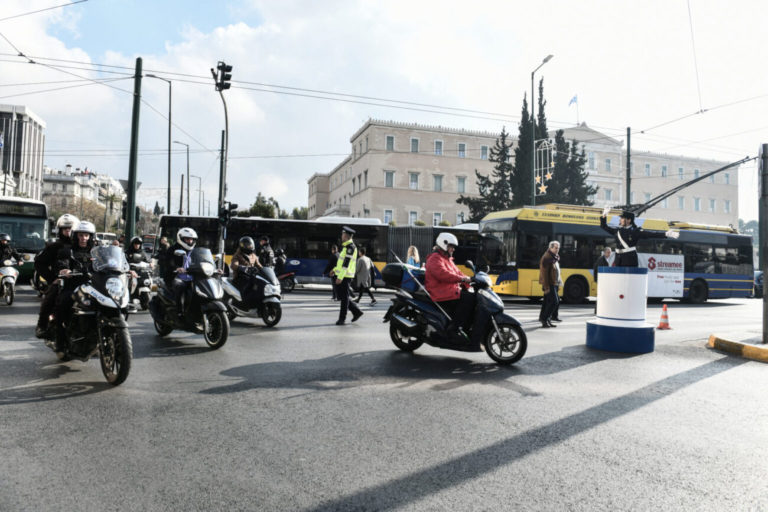 Τι προβλέπει ο νέος ΚΟΚ για ηλεκτρονικά πρόστιμα, όρια ταχύτητας και κράνος
