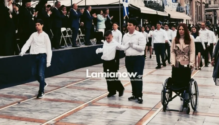 λάρισα μαθητής αμαξίδιο