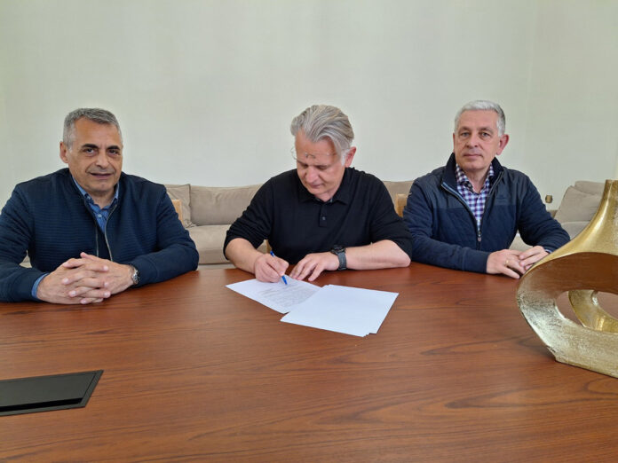 υπογραφή σύμβασης