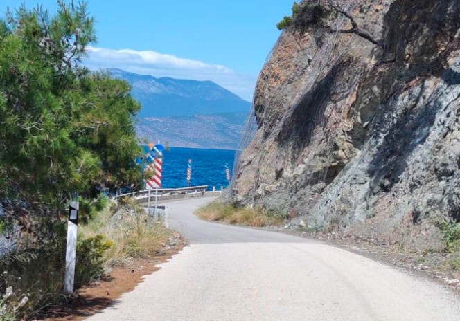 Στιγμές έντασης στο Δημοτικό Συμβούλιο Λουτρακίου για τον δρόμο Σχίνου -Αλεποχωρίου(ΦΩΤΟ)