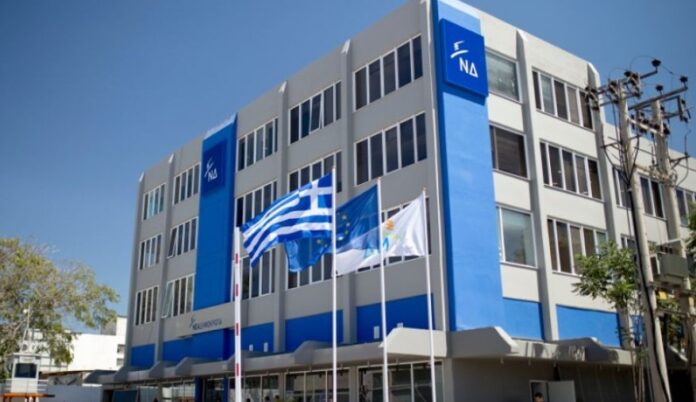 Η αποχή από τη Βουλή, οι «γαλάζιες» κάλπες, μια επιστροφή από τα παλαιά και η ανάρτηση της Δόμνας