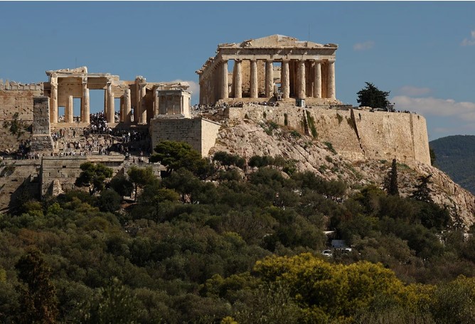 Ακρόπολη: Αφαιρέθηκαν οι σκαλωσιές 15 χρόνια μετά την τοποθέτησή τους