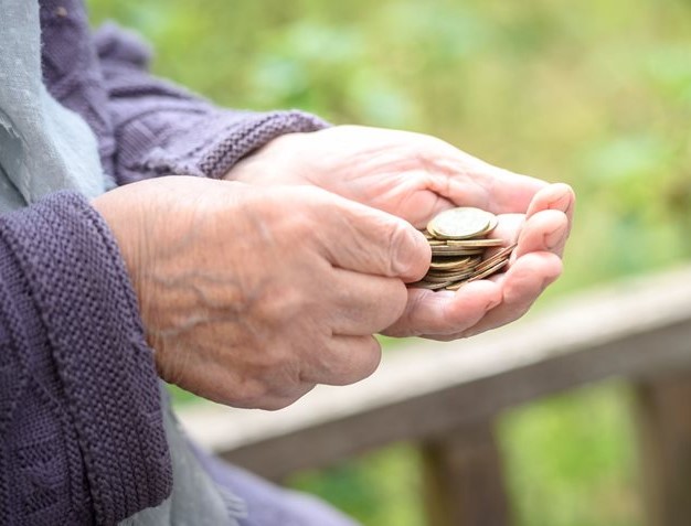 Παραμένουν πολύ υψηλότερες οι συντάξεις του δημοσίου σε σχέση με τον ιδιωτικό τομέα - Τα νέα δεδομένα και οι αιτίες του χάσματος