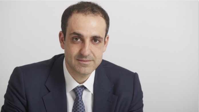 Το μπαράζ επαφών του Γρηγόρη Δημητριάδη - Κάνει αυτό που θα έπρεπε να κάνουν οι συνεργάτες του Μητσοτάκη (και δεν κάνουν…)