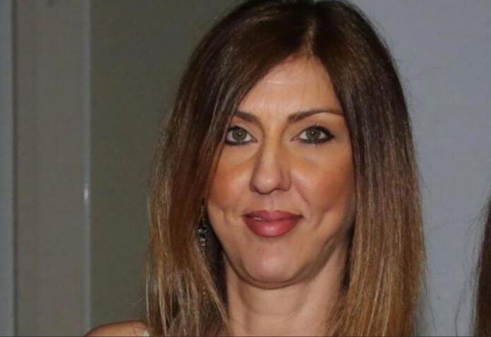 Η Ράνια Καρατζαφέρη είναι η δημοσιογράφος που συνελήφθη για το επεισόδιο με τους αστυνομικούς