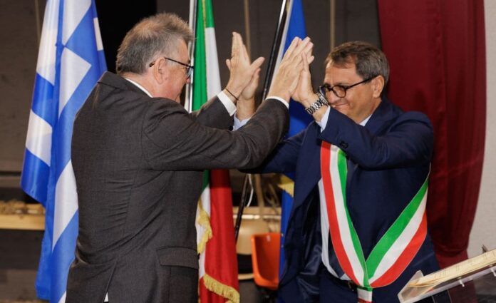 Υπογράφηκε το Μνημόνιο Αδελφοποίησης της Κορίνθου με την Γκαλατίνα(ΦΩΤΟ)