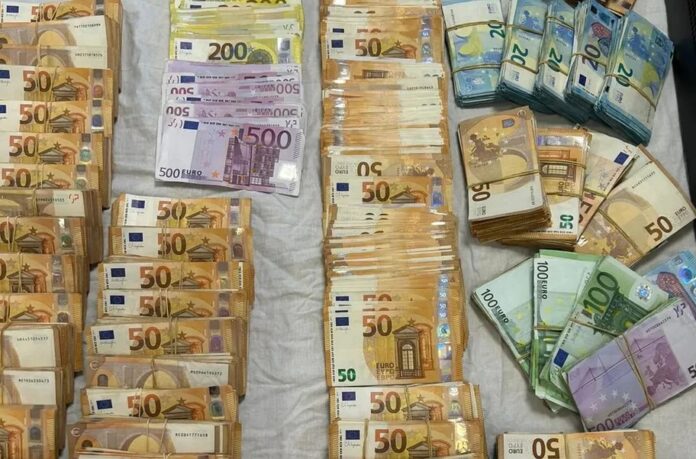 Είχε τσεπώσει πάνω από 440.000 – 47χρονος συστηνόταν ως και στέλεχος της Interpol διαπράττοντας 27 απάτες σε όλη την Ελλάδα