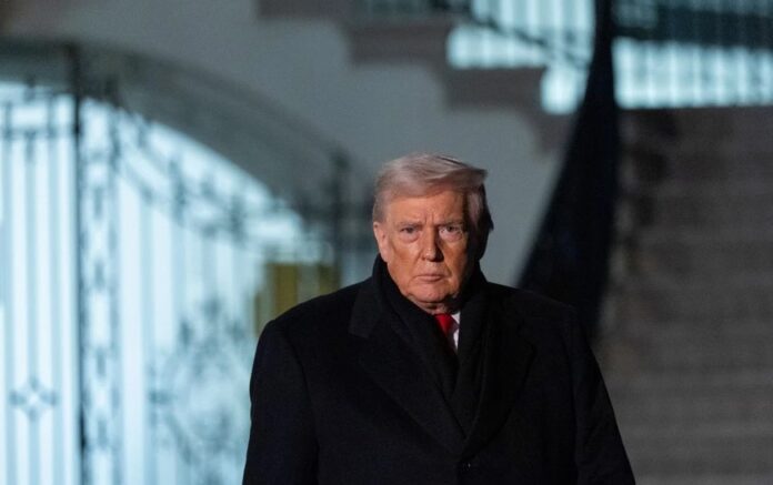 Ο Τραμπ λέει πως θα διατάξει τη δημοσιοποίηση των αρχείων της κυβέρνησης για τα ΑΤΙΑ και τους εξωγήινους