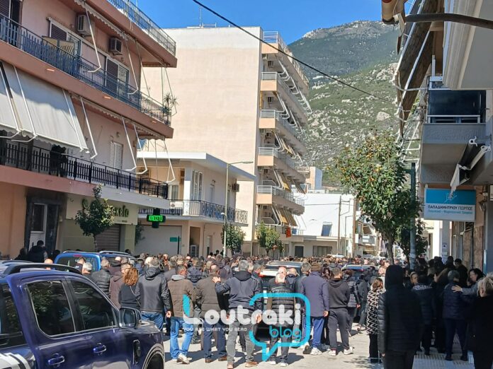 ΛΟΥΤΡΑΚΙ: Το λιγότερο που μπορούμε να κάνουμε είναι να βοηθήσουμε την μάνα του 17χρονου Αλέξη