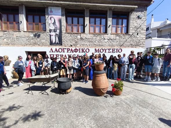 Διεθνής συνάντηση σχολείων αναδεικνύει το Λαογραφικό Μουσείο Περαχώρας και την πολιτιστική κληρονομιά της Κορινθίας