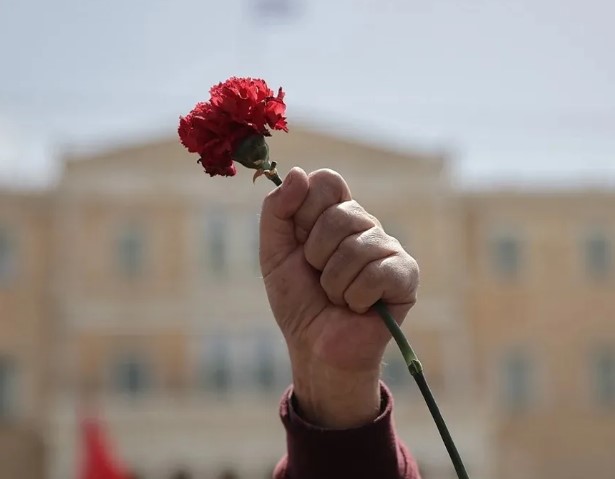 Τι γιορτάζουμε την Πρωτομαγιά και πώς καθιερώθηκε ο όρος “εργατική”