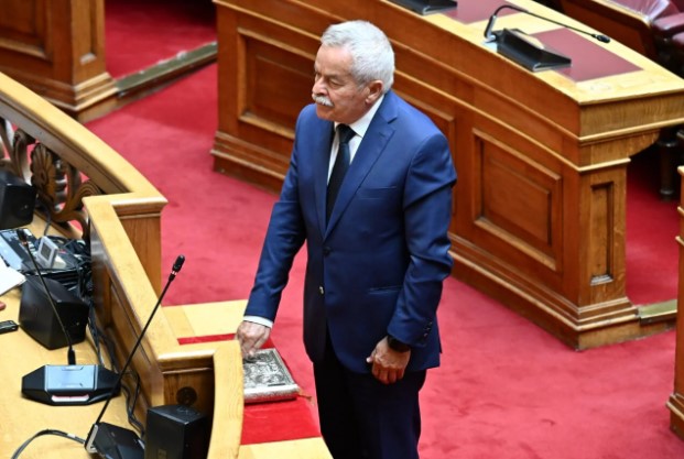 Βουλή: Ορκίστηκε βουλευτής ο Κώστας Κόλλιας στη θέση του αποβιώσαντος Νίκου Ταγαρά