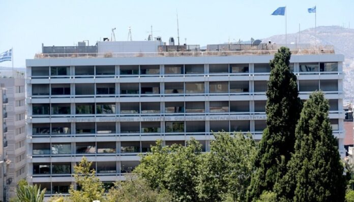 Κατάργηση του τέλους επιτηδεύματος για όλους